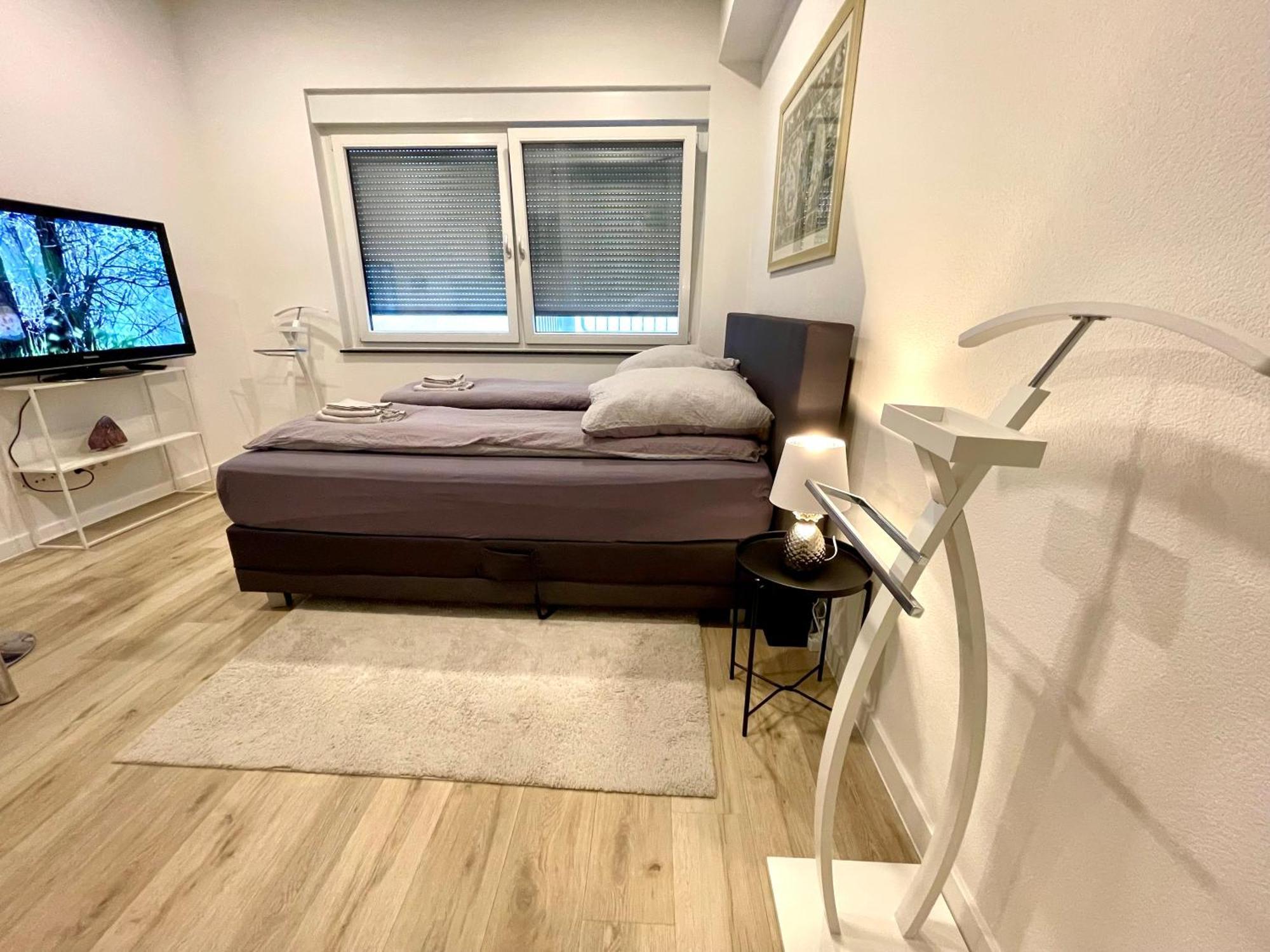 Neu Wunderschoenenes Weisses Apartament Am Schloessle Zentrum Goldstadt Pforzheim Exterior foto